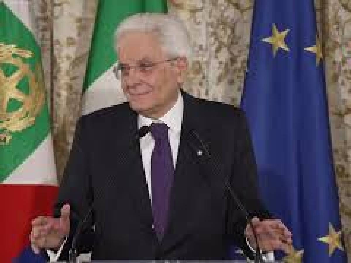 VIDEO: Mattarella (con Cravatta Viola) Riceve Al Quirinale Le Finaliste ...