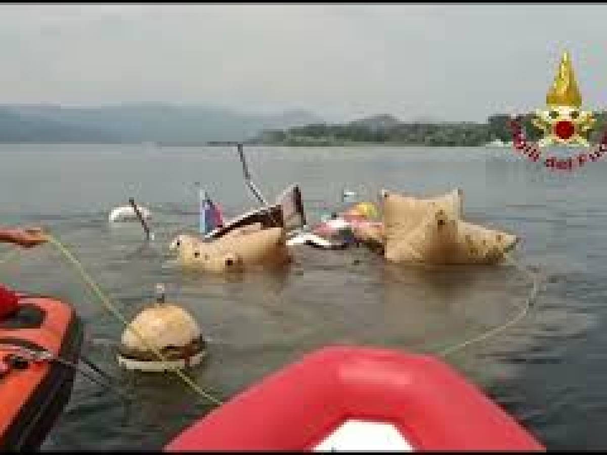 VIDEO: Barca Affondata Nel Lago Maggiore, Le Operazioni Di Recupero ...