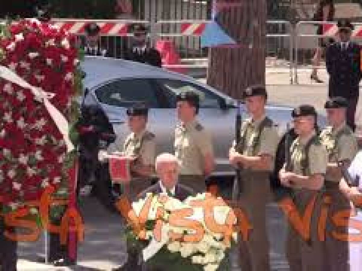 VIDEO: L'arrivo Del Feretro Di Forlani Alla Basilica Dei Santi Pietro E ...