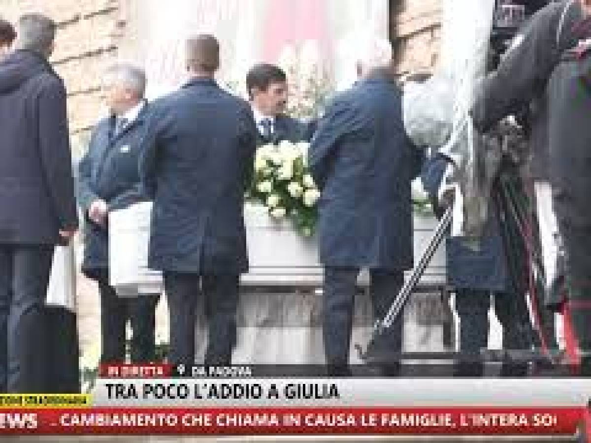 Il feretro di Giulia arrivato nella basilica di Santa Giustina - Notizie 