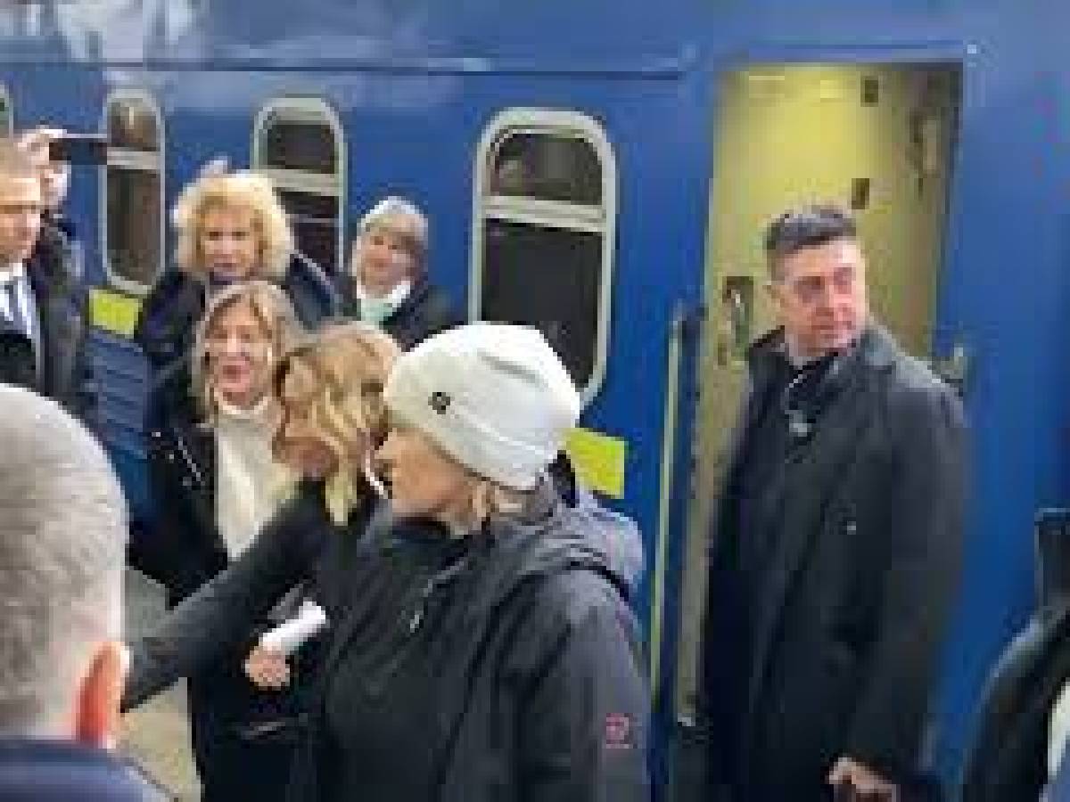 VIDEO: Giorgia Meloni Arriva A Kiev. Ad Accoglierla In Stazione Una ...