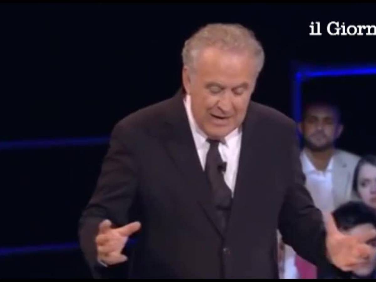 VIDEO Santoro contro Grillo "Democrazia non iniziata" ilGiornale.it