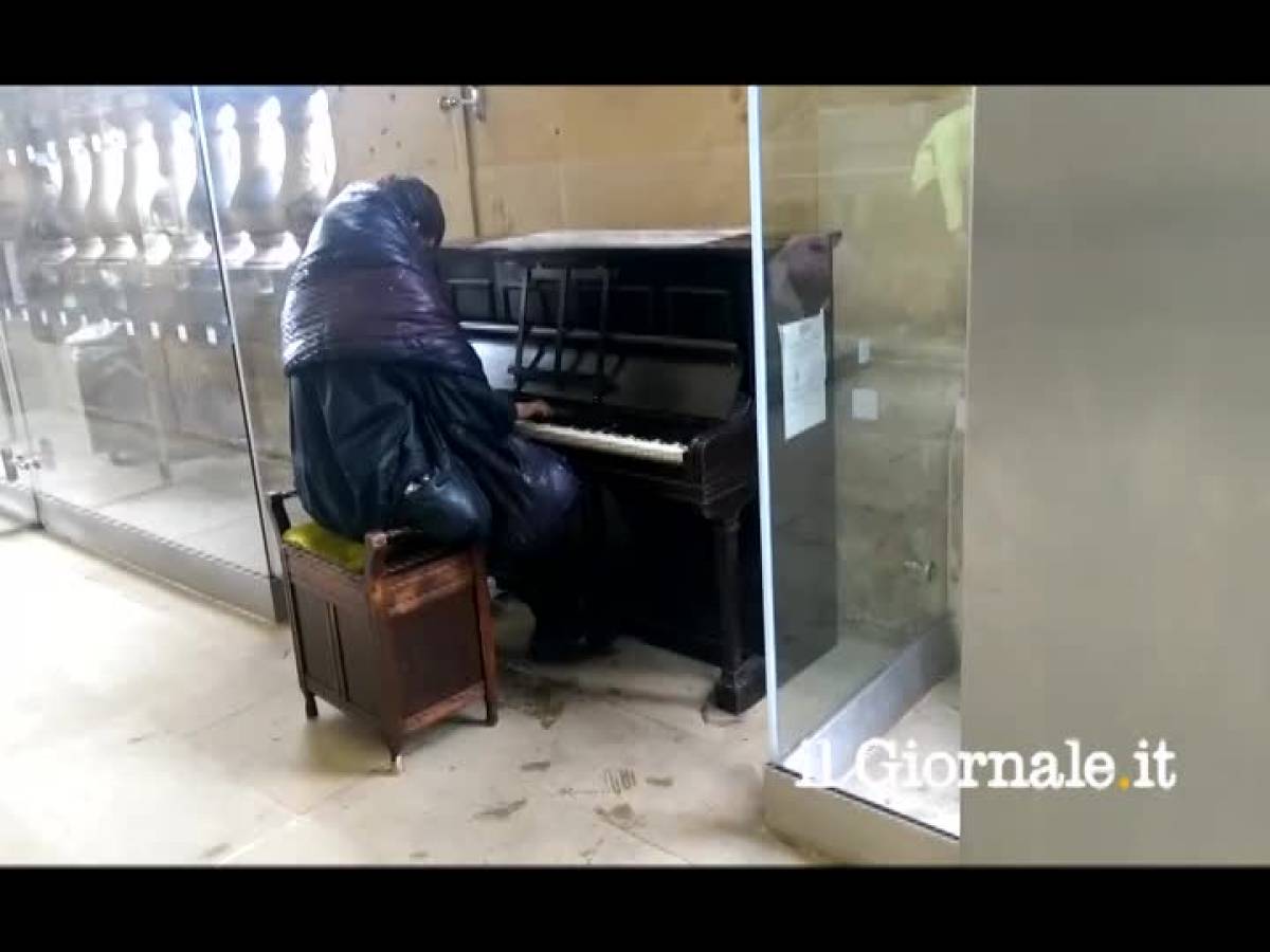 VIDEO Barbone suona Beethoven per strada ilGiornale.it