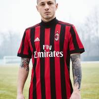 Milan, ecco la nuova maglia: sarà utilizzata domenica contro il Bologna -  ilGiornale.it
