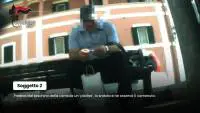Il video degli ex 007 che passavano pizzini e supporti hd per la Russia