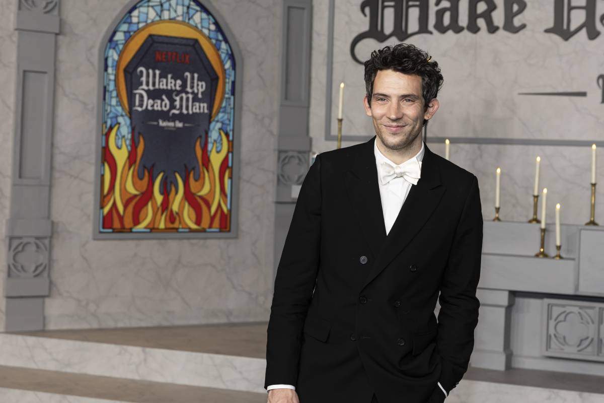 Josh O' Connor, chi è l'attore protagonista di Dis