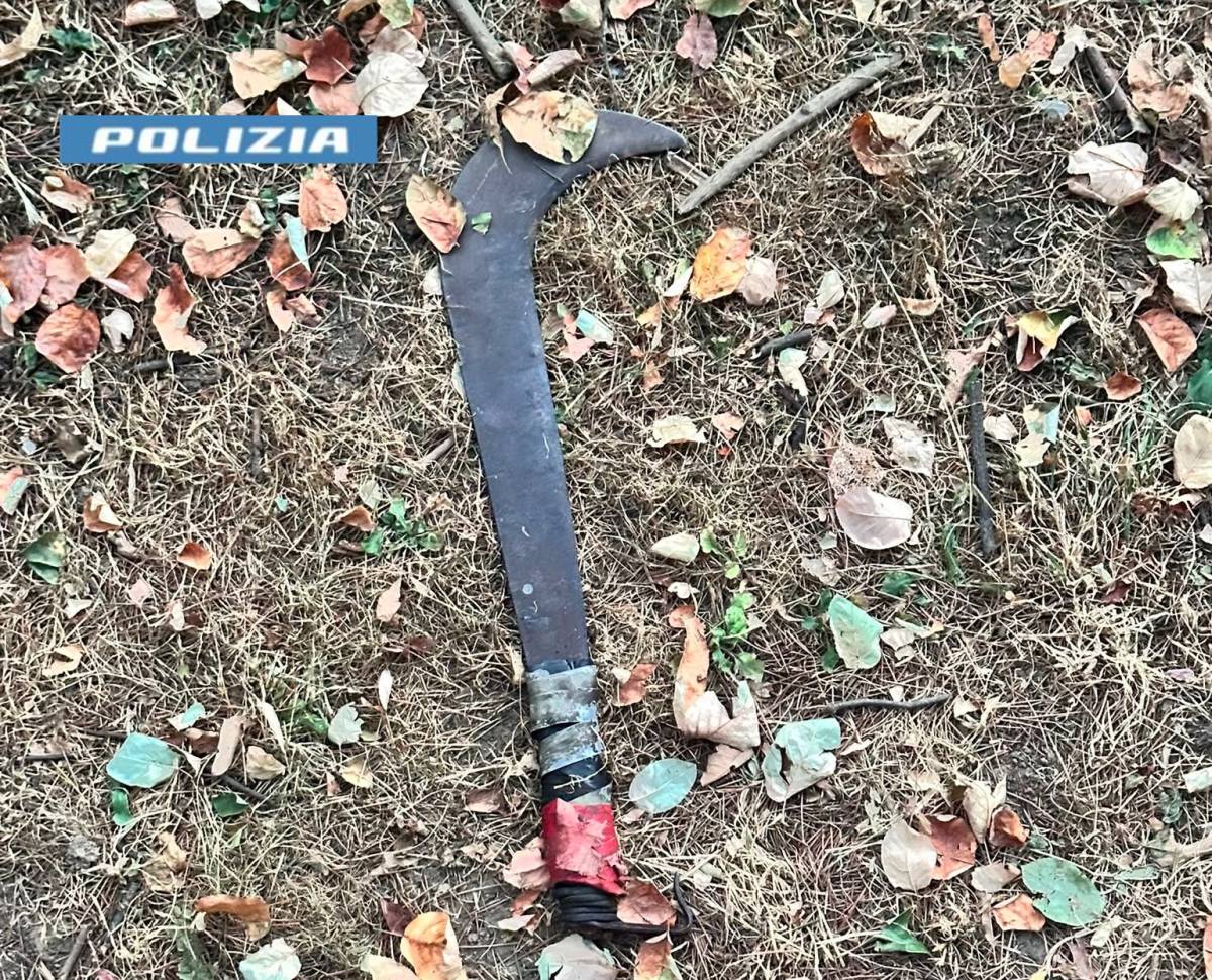 La rissa e l'aggressione a un agente con una roncola: marocchino irregolare fermato con il taser