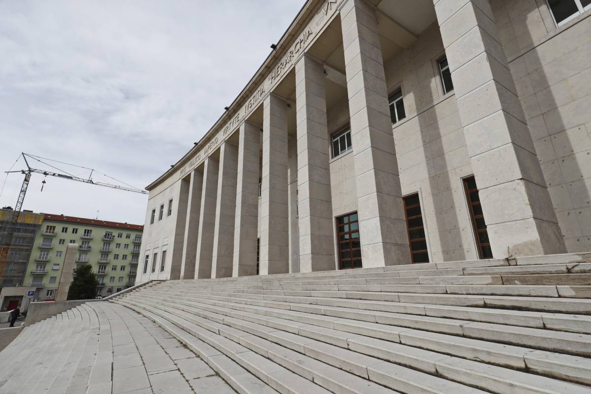 Crolla parte del palazzo del tribunale di Bolzano, nessuna persona coinvolta