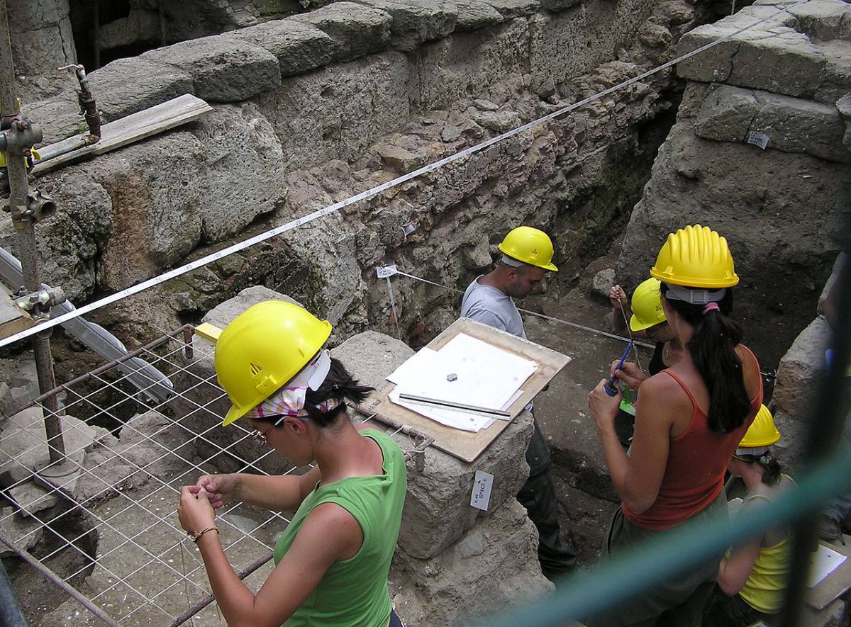 Roma, scoperto un sepolcro ipogeo: è la tomba di Romolo?