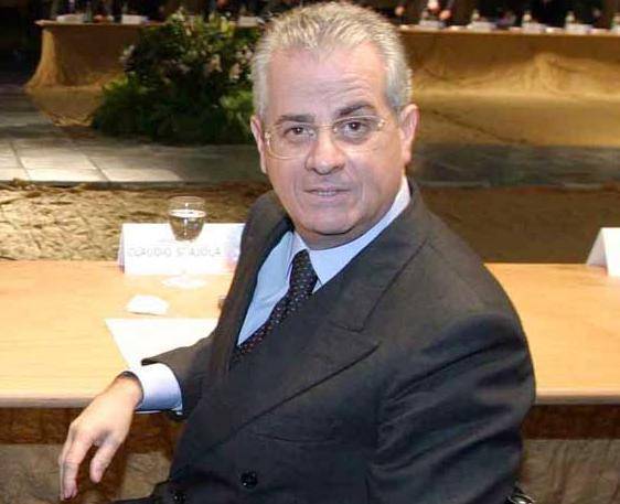 Le Fiamme gialle hanno scoperto anche 3 miliardi sottratti al Fisco, con 500 evasori totali e 6mila lavoratori in nero Contraffazioni, un 2004 da record  Il rapporto annuale della Finanza: in città e provincia sequestrati 34milioni di articoli illegali