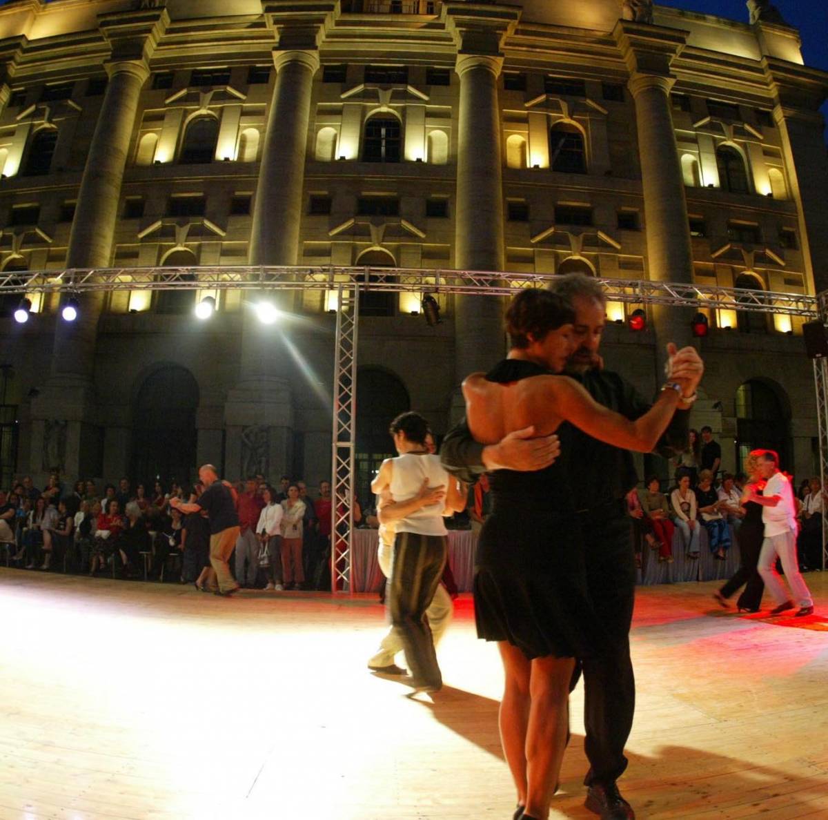 Notte bianca Un milione nelle strade e nelle piazze