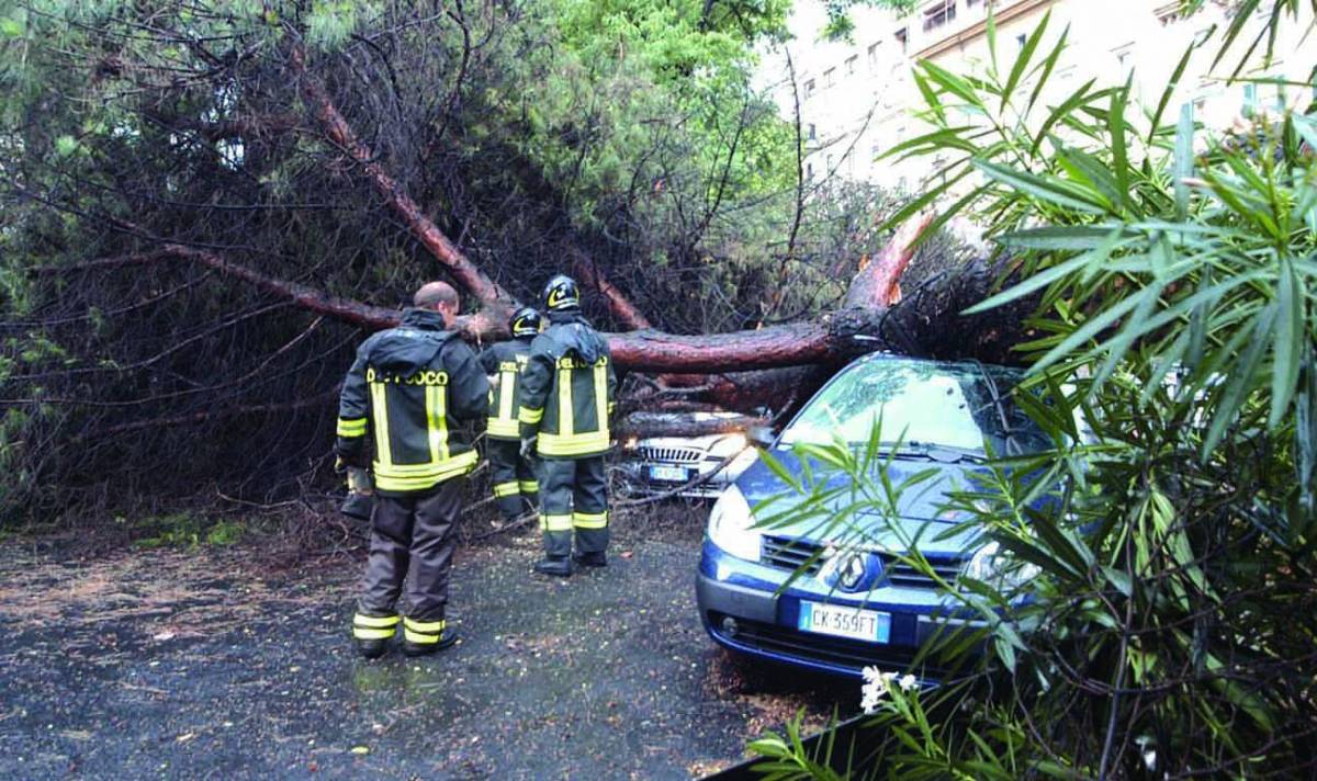 Scopre i ladri in camera, muore d’infarto