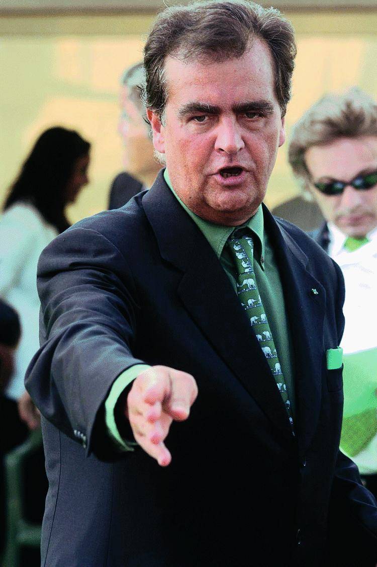 Sale il greggio, scende l’oro