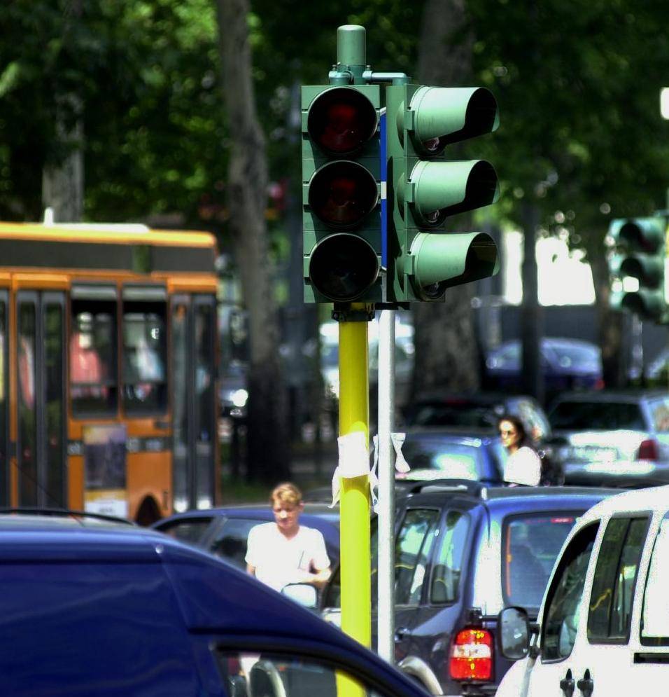È ancora black-out Per colpa d’una ruspa