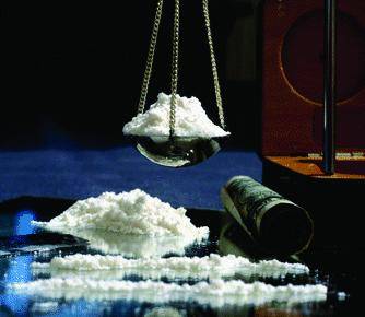 Nascondevano droga dentro le bomboniere