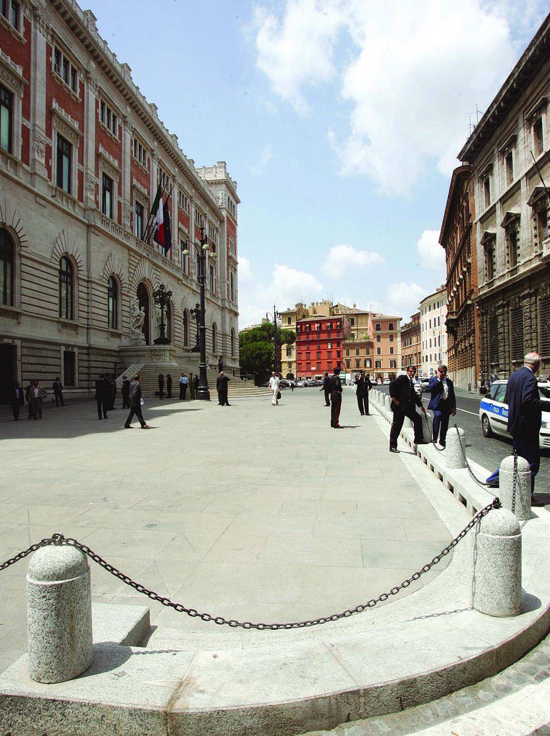Rubano nella boutique Fermate due lituane