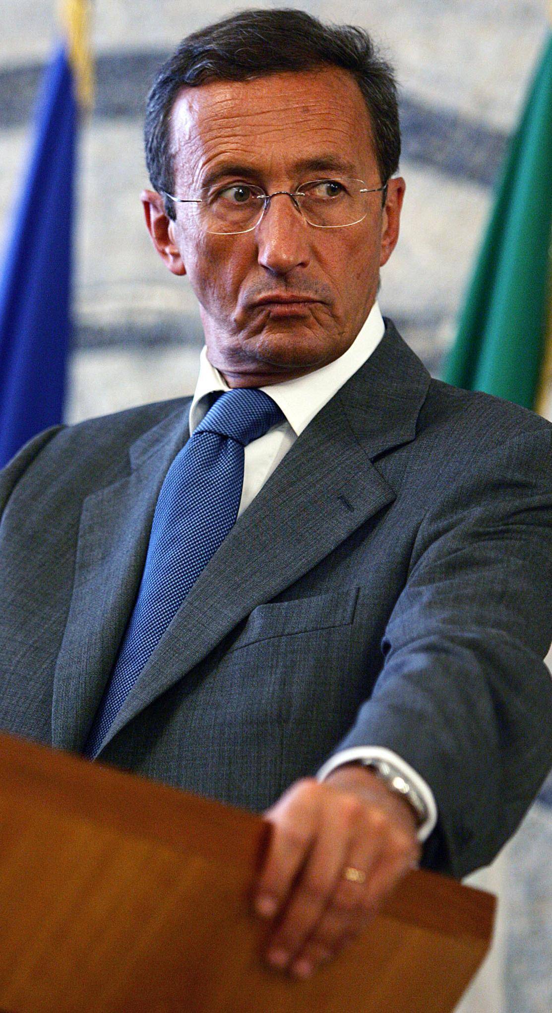 Contratti record: più 233% su luglio 2004