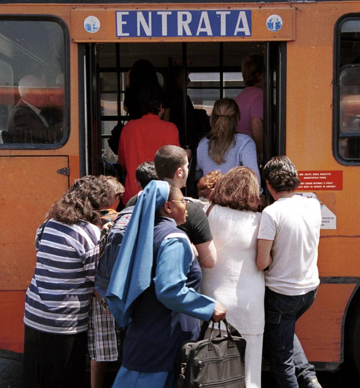 Dieci minuti da «sardina» per capire la società moderna