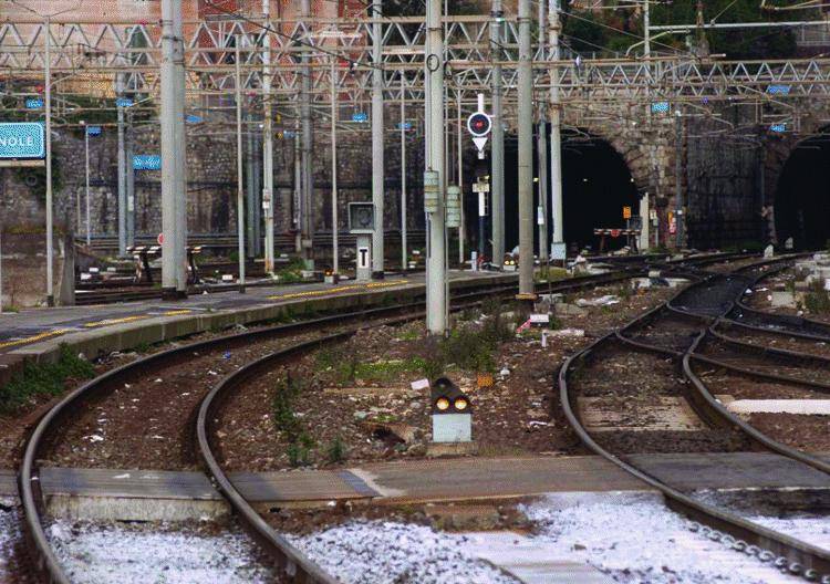 In viaggio con i pendolari sulla «roulette» dei treni