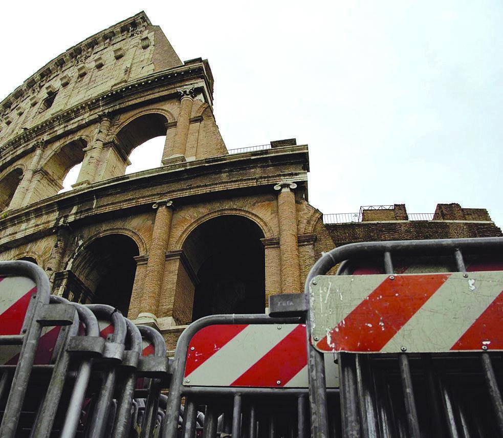 Novità al Colosseo: visitatori incanalati