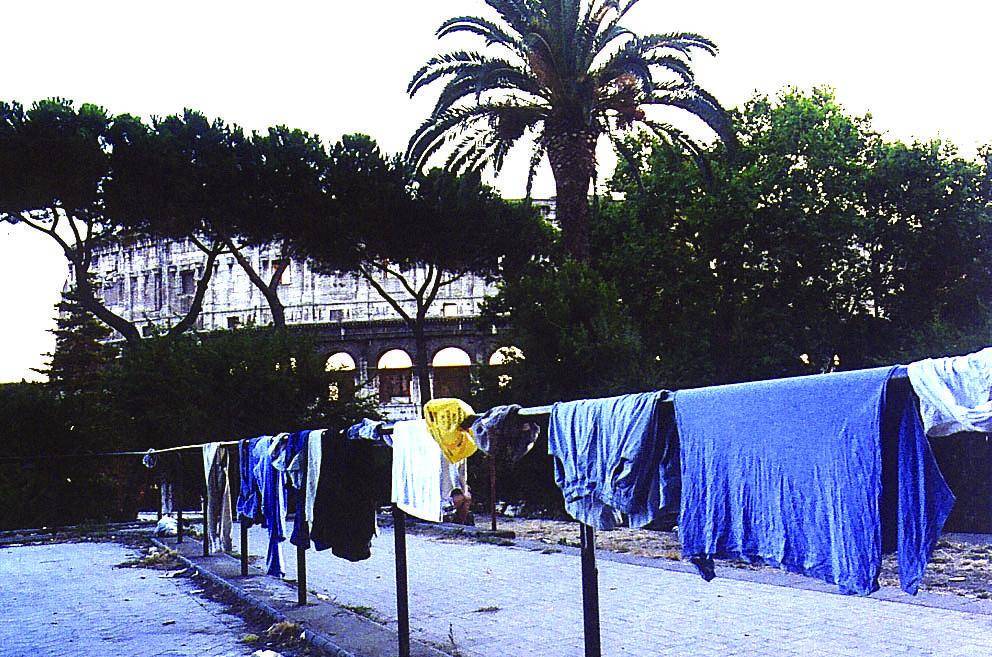 Gli ultrà delle unioni gay tolgono la parola a Ruini