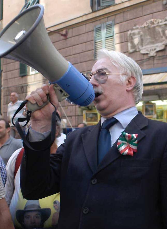 Plinio: «Una tassa sugli stipendi dei politici»