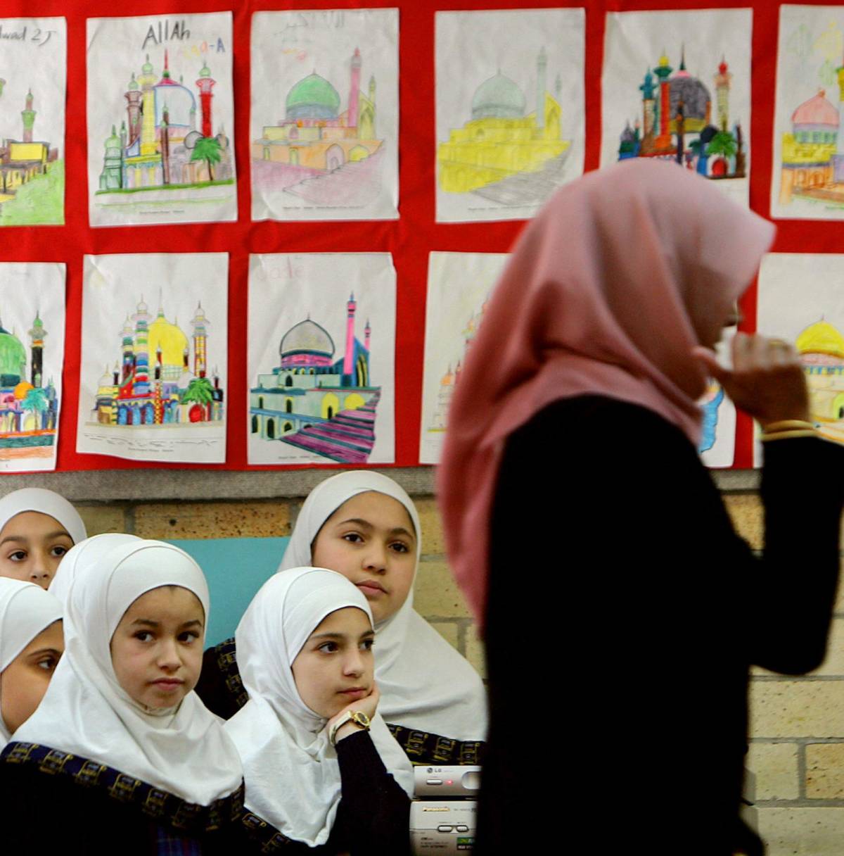 Scontro sulla scuola per i bimbi islamici