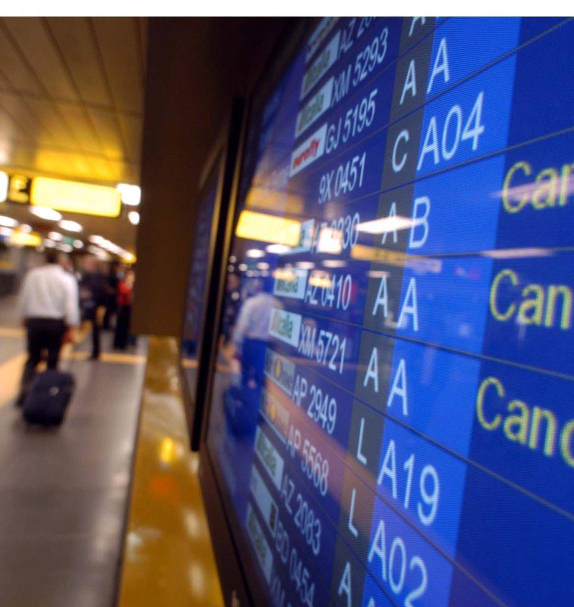 Gli aerei si fermano e i treni raddoppiano