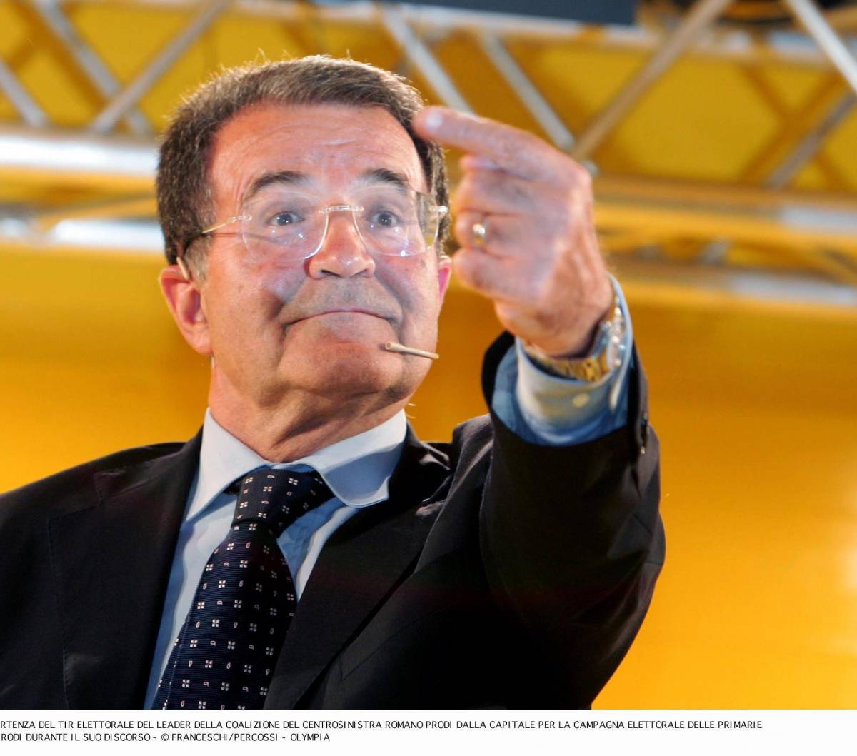 Prodi promette: subito una legge per le coppie gay
