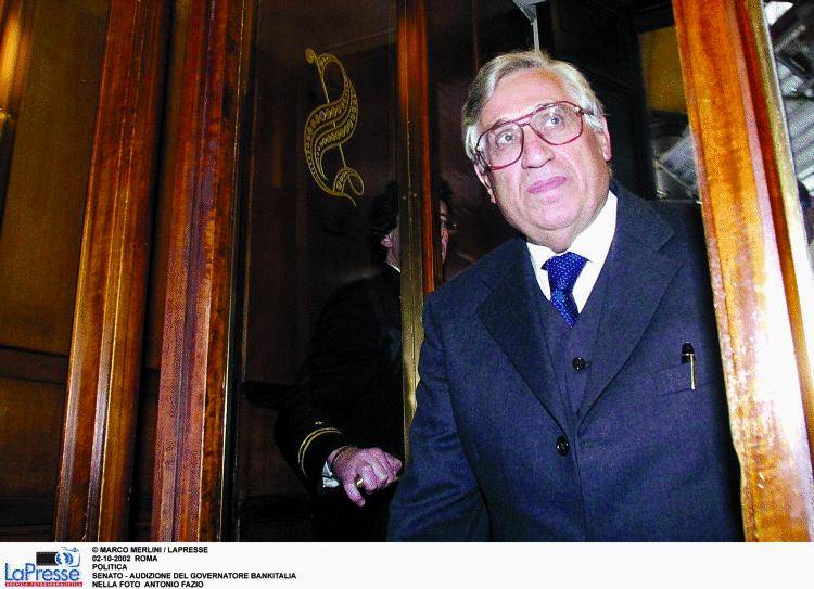 Agenzia entrate: direttore arrestato per tangenti