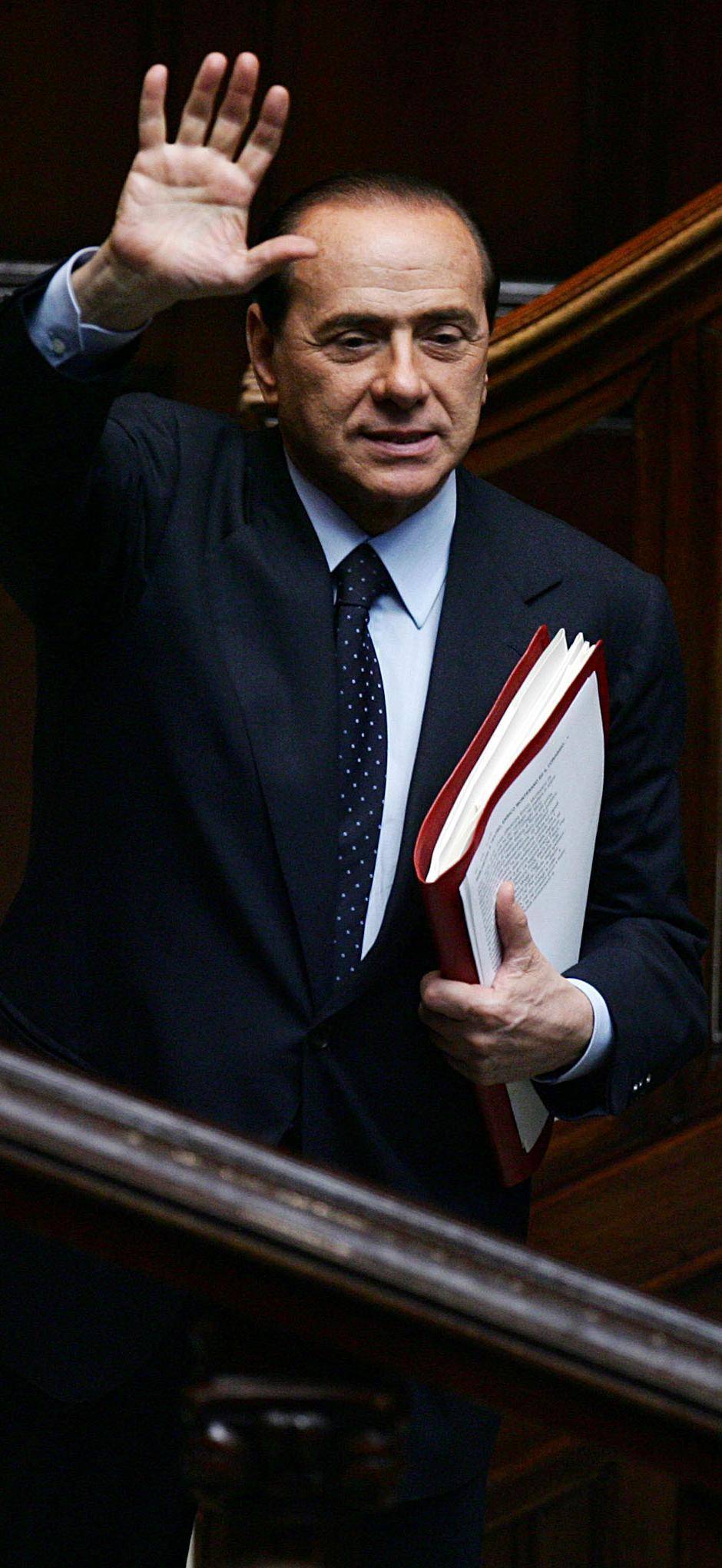 Denunciato un italiano e fermati 36 egiziani