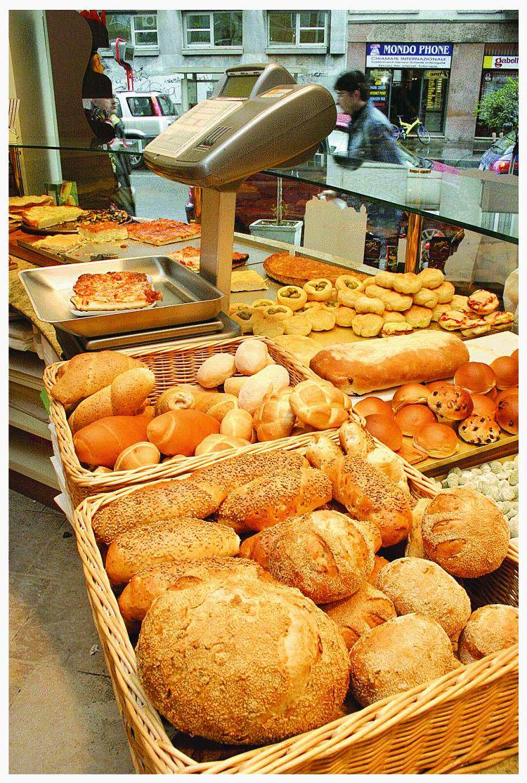 Consumatori e Comune contro il caro-pane