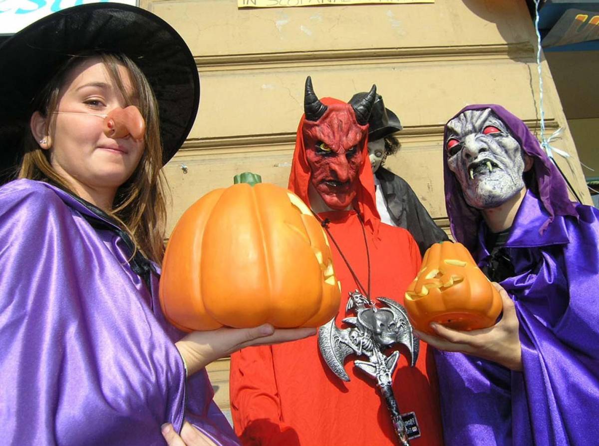 La notte di Halloween a spasso nei paesi infestati dalle streghe