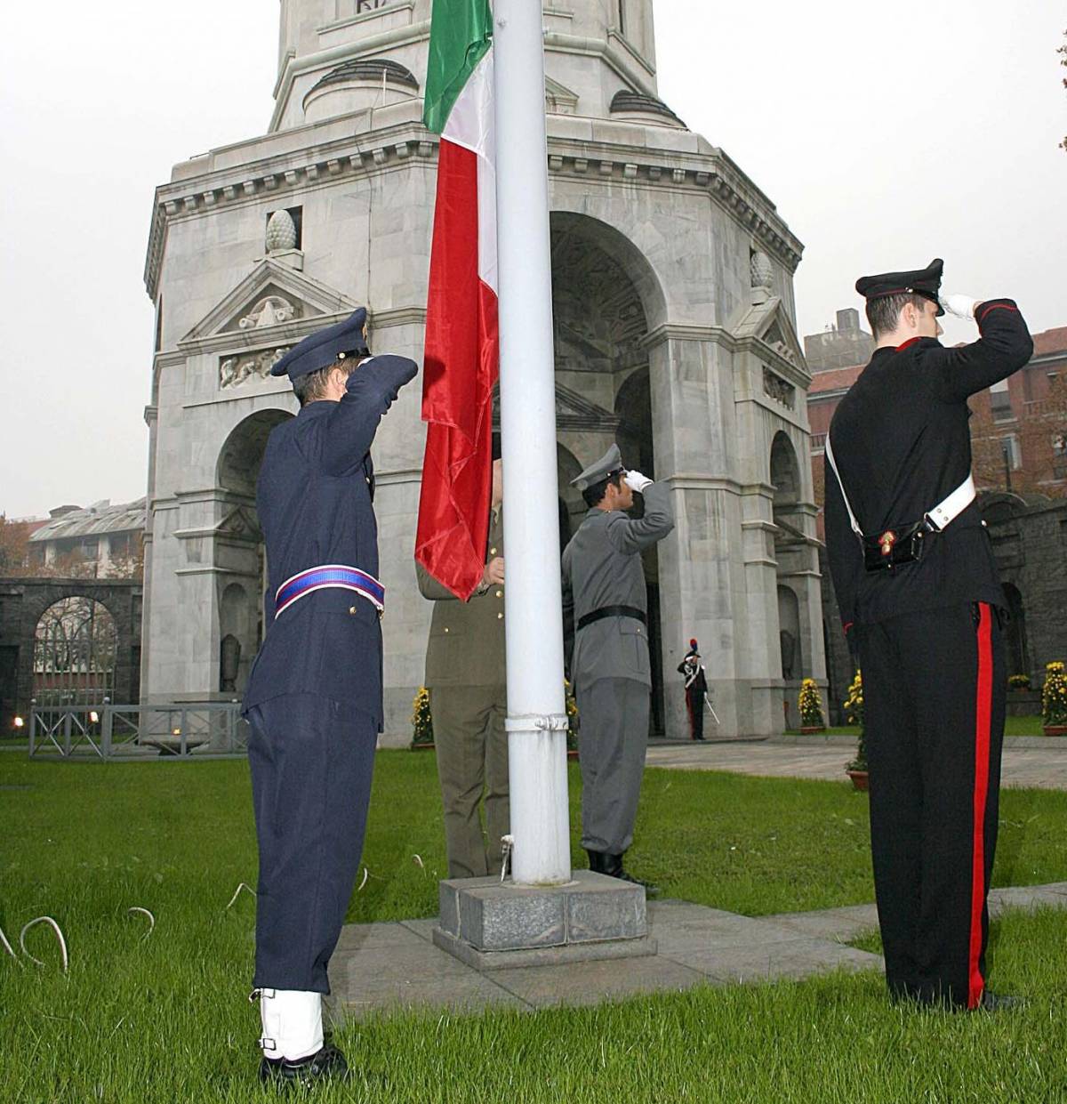 Cerimonie e corone al Sacrario dei caduti