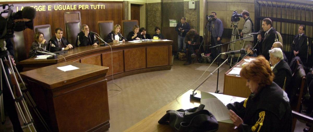 Muore accoltellato: la moglie bastonata