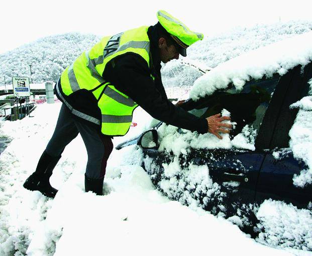 Convogli bloccati per la troppa neve