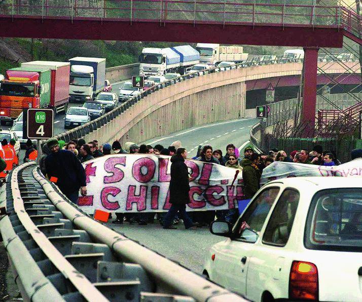 Genova prigioniera dei metalmeccanici