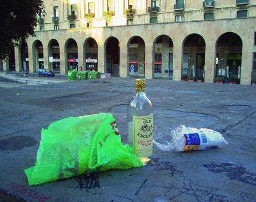 Piazza della Vittoria «okkupata» dalle bande