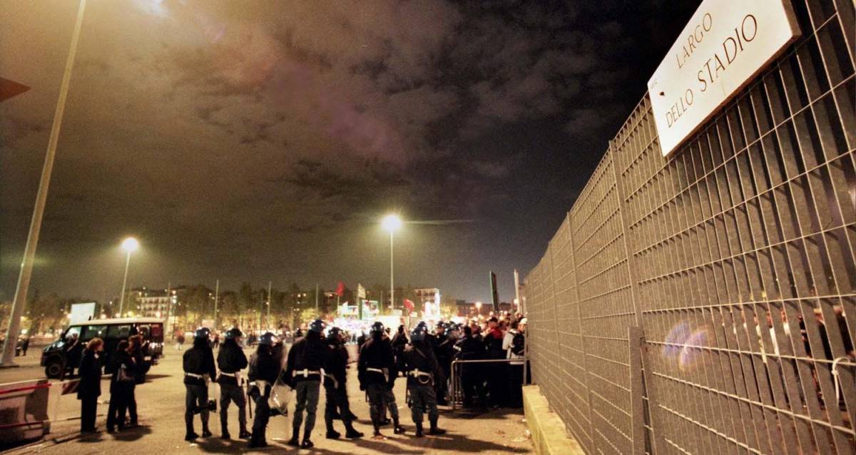 Scontri al Meazza, ferito un tifoso nerazzurro