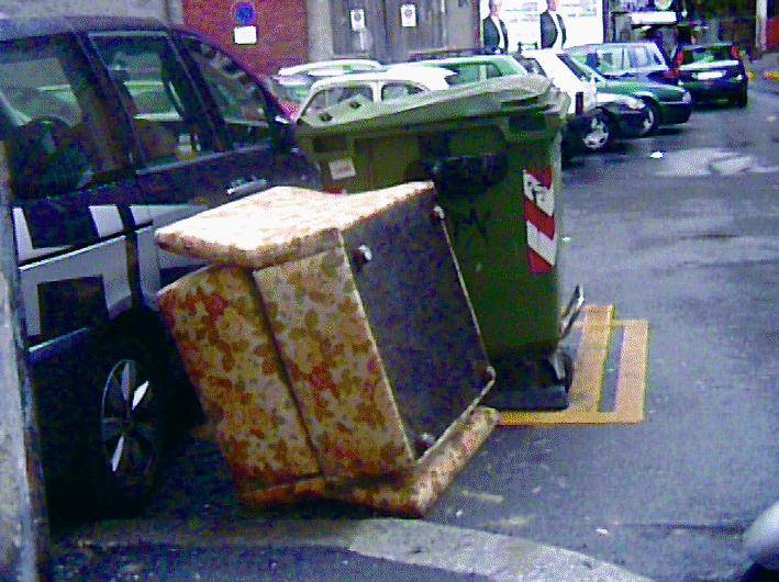 Il Comune  rimuove la discarica di via  Adamoli