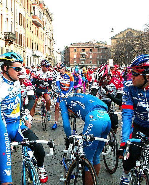 I postini marciano sulla Milano-Sanremo