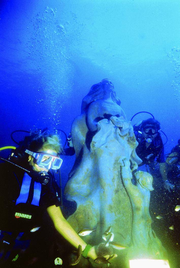 Zoagli si tuffa in mare per la Madonnina