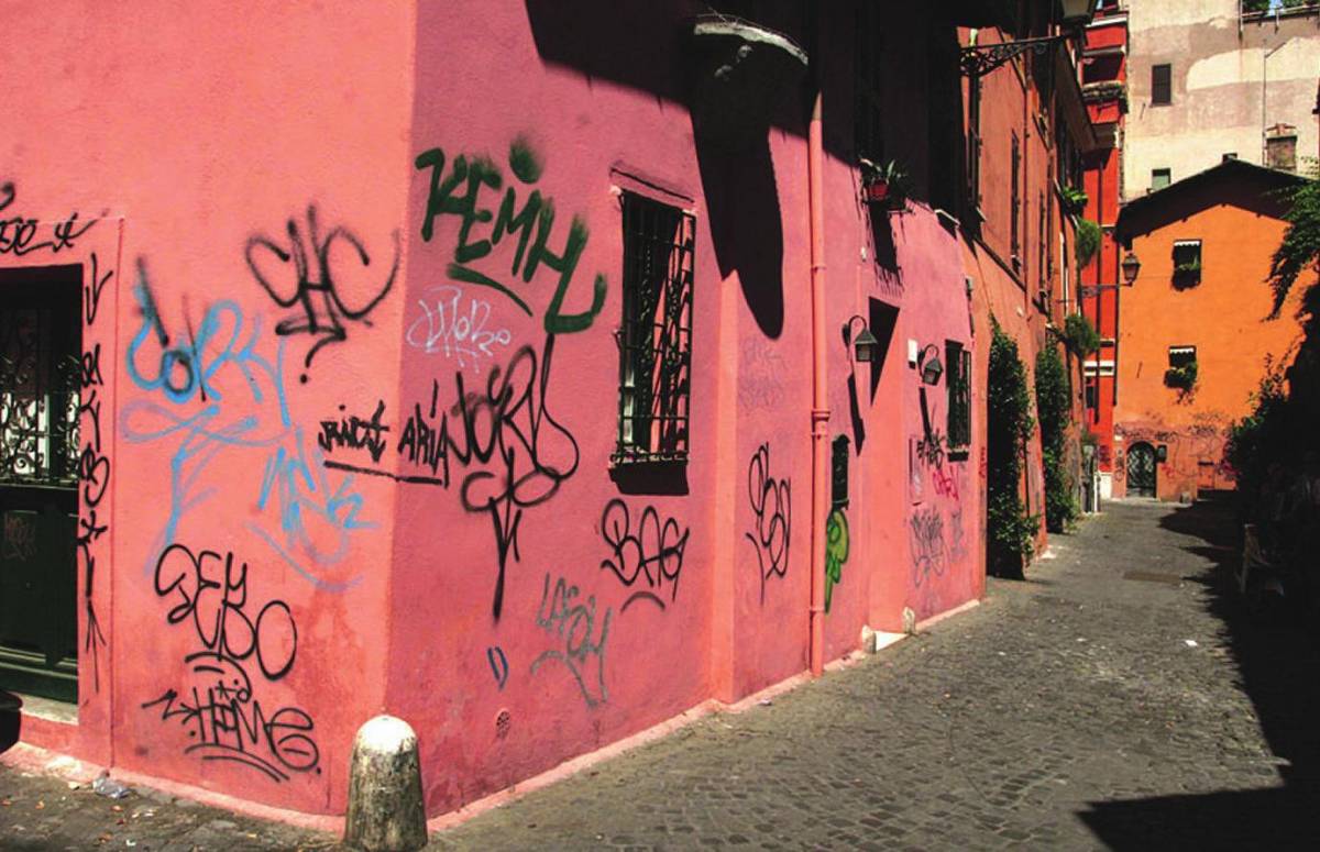 Guerra a Trastevere tra residenti e «writer»