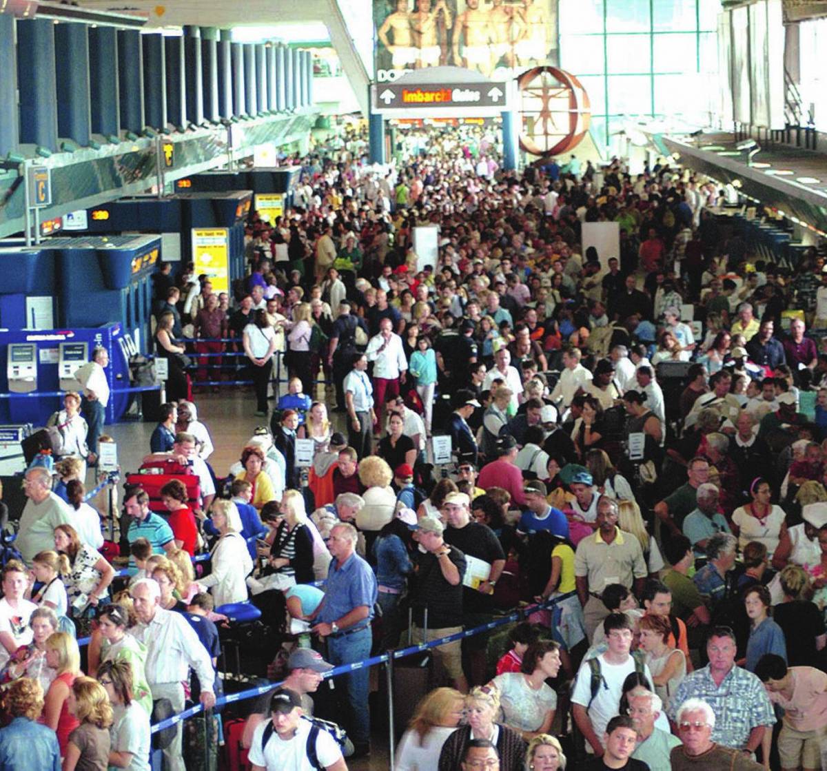 La paura non ferma i vacanzieri Giorni da record negli aeroporti