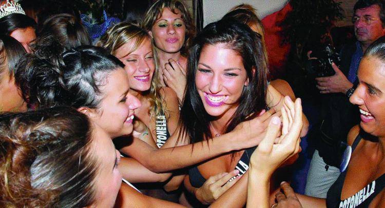 Alta, bruna, bellissima Manuela Virdis è  Miss Liguria 2006