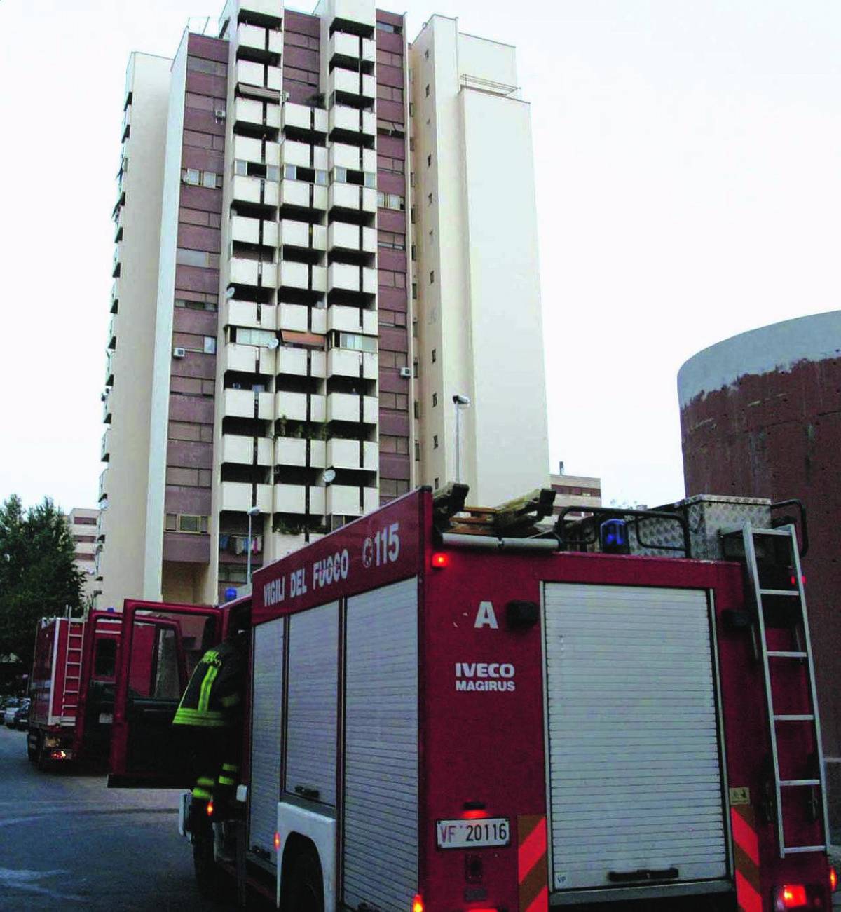 Esplosione in una «torre»