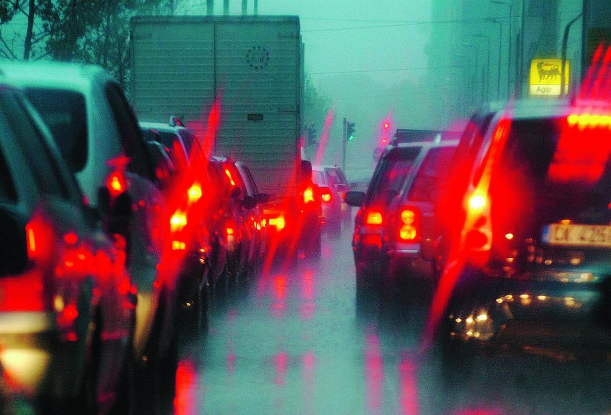 Sciopero, pioggia e cantieri: traffico in tilt