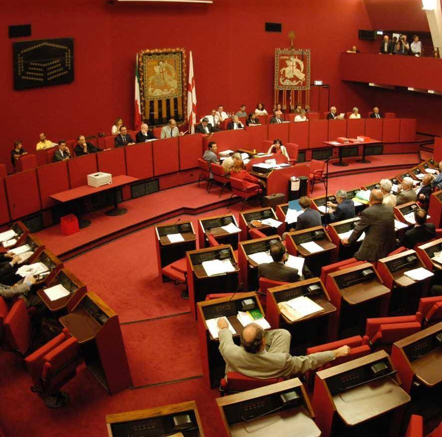 «La maggioranza  spaccata porta la città allo sfascio»