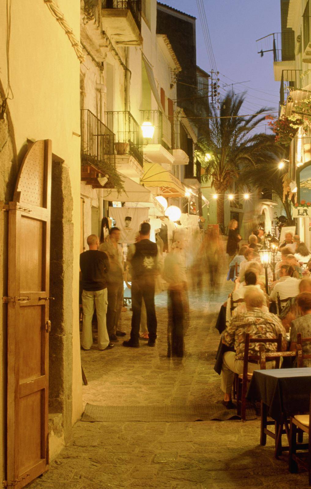 Duemila euro per fare le vacanze a Ibiza nella casa che non c’è