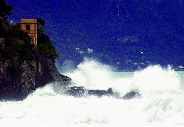 Oggi temporali e mareggiate in Liguria